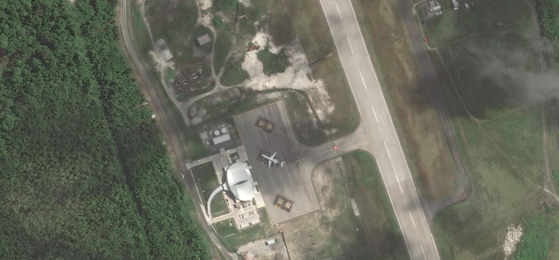7_11_22_Apron_w_plane_R1C1